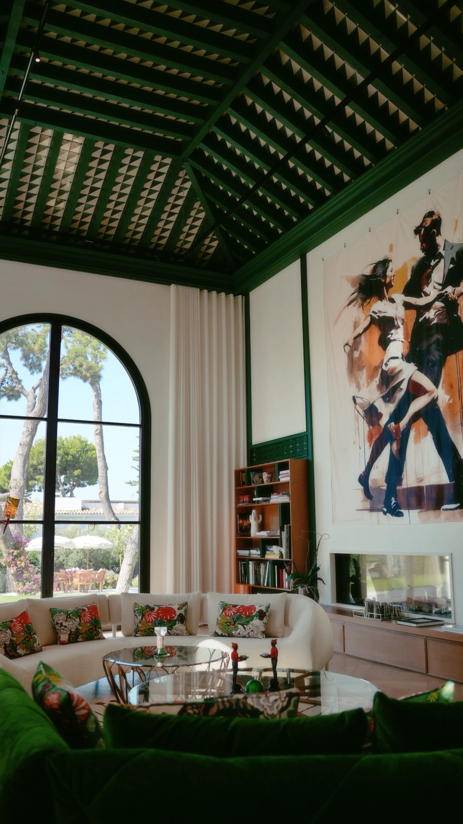 Emerald green ceiling and velvet sofas in a luxury interior